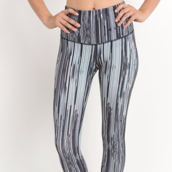 NWT Highwaist Cubism Print Capri Leggings - Picture 4 of 7